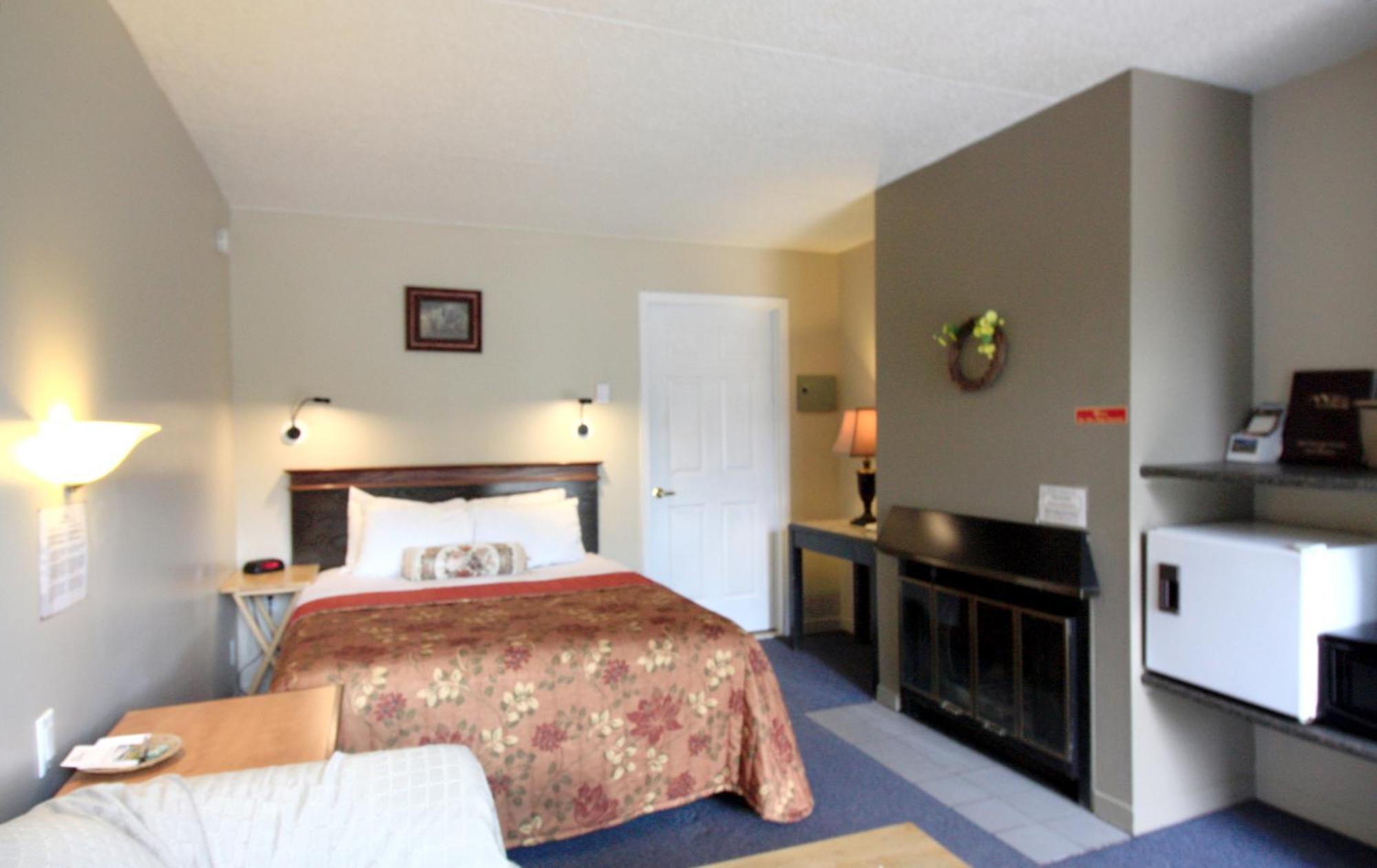 Motel Le Jolibourg Saint-Sauveur-des-Monts Eksteriør billede