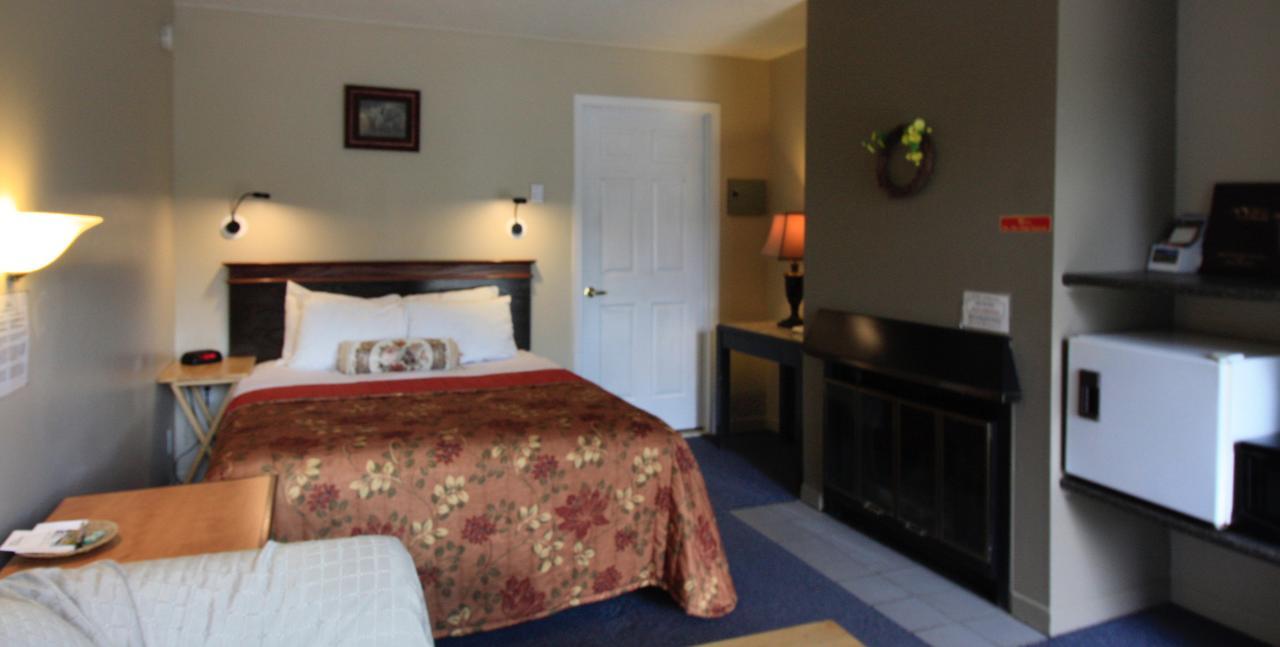 Motel Le Jolibourg Saint-Sauveur-des-Monts Eksteriør billede