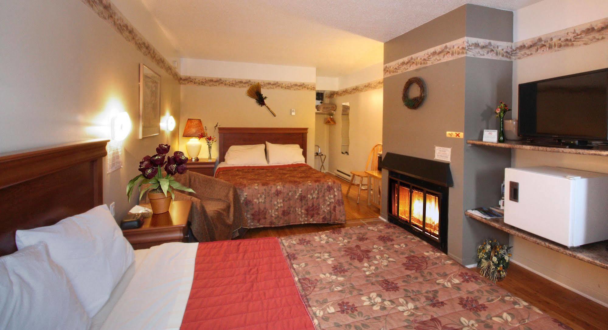 Motel Le Jolibourg Saint-Sauveur-des-Monts Eksteriør billede
